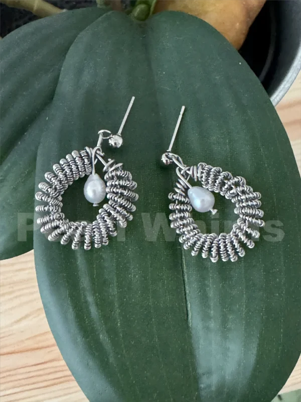 pearl whims Brushes-Earring on the green leave