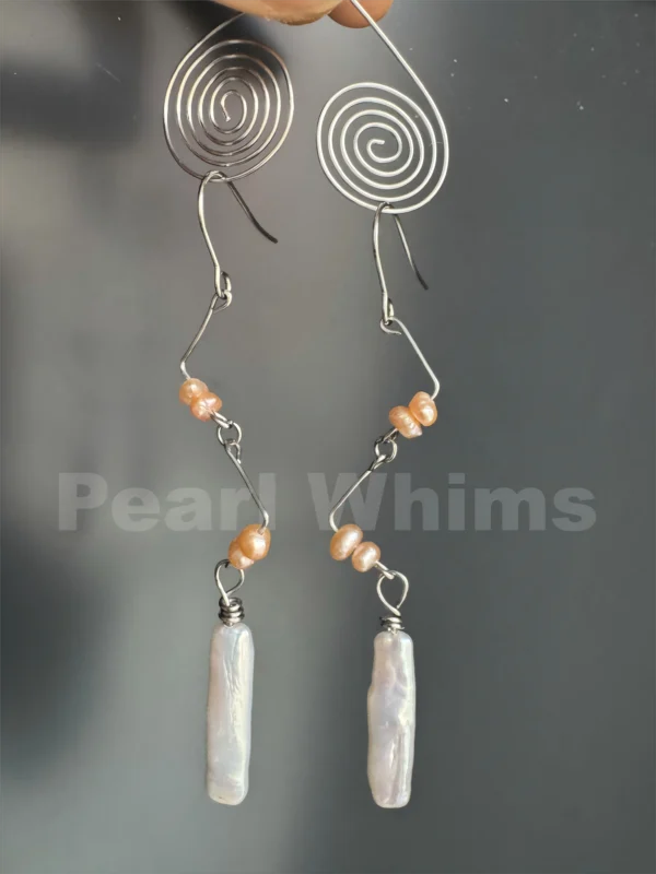 Z-pearl-whims-designed-original-baroque-pearl-earrings-play with structure